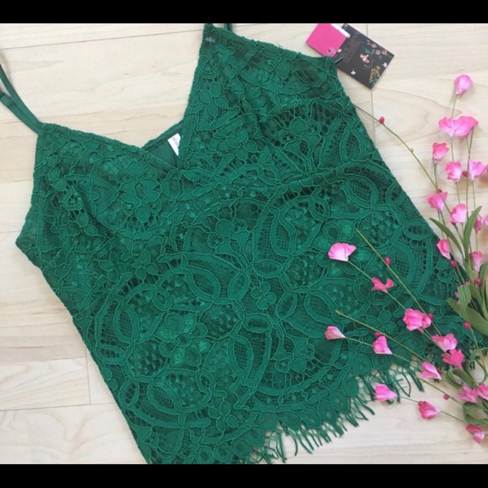 Adorable green lace tank top